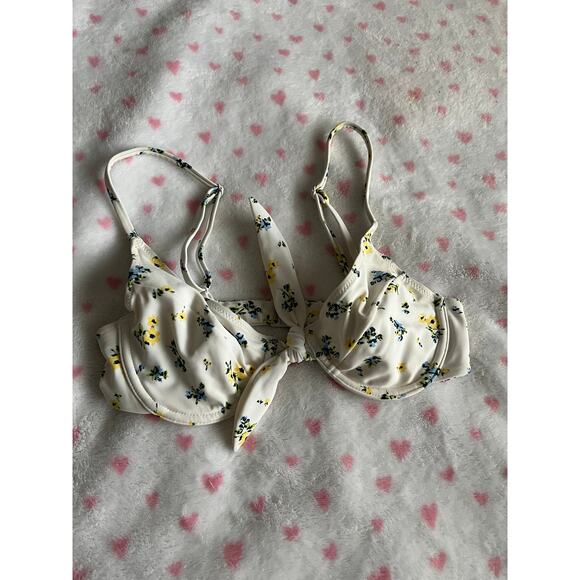 Blackbough Floral Coquette Mini Style Floral Bikini Top In Color White - Picture 4 of 9